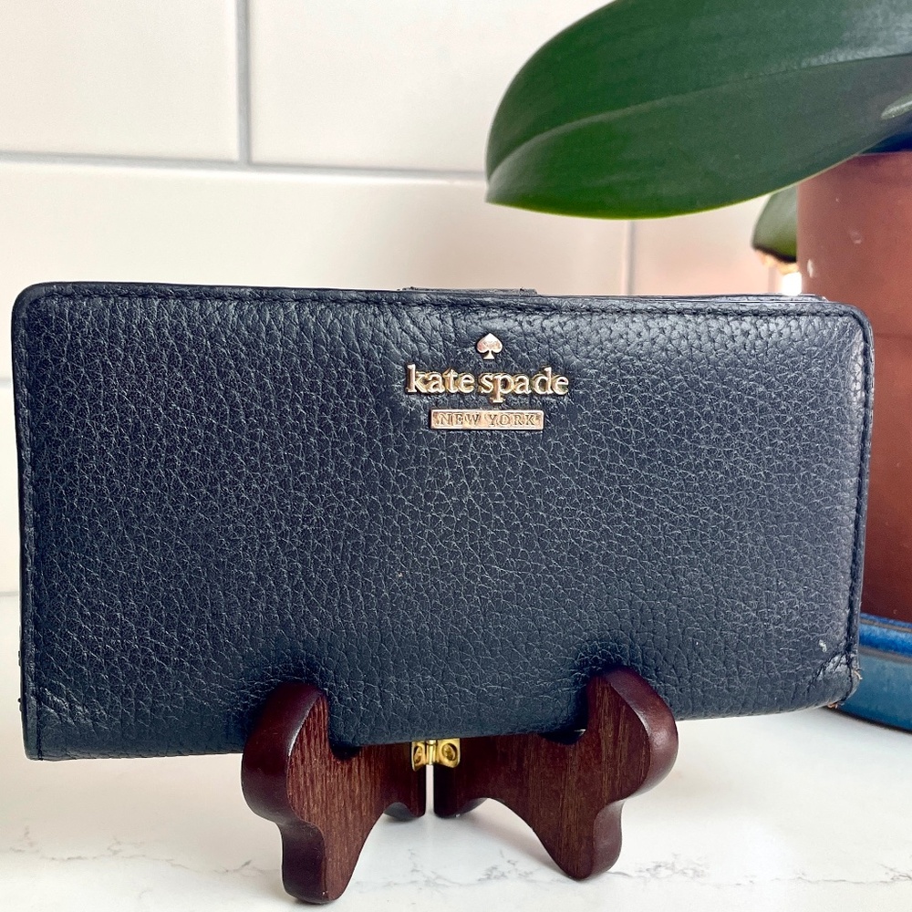 “kate spade” slim black Pebbled Leather bi-fold wallet